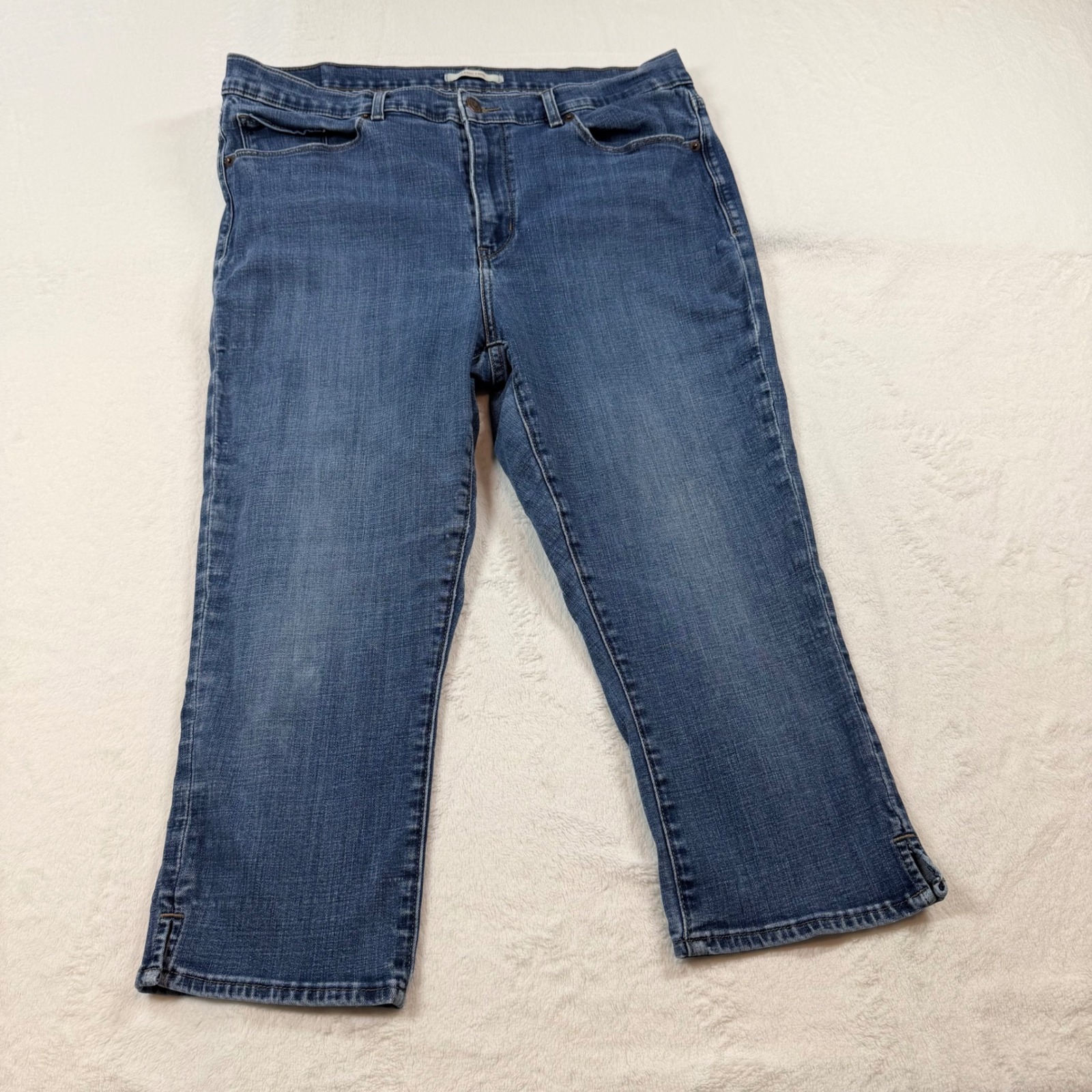 Levi's Classic Capri Jeans Womens 16 Medium Wash Blue Excellent Cropped Denim